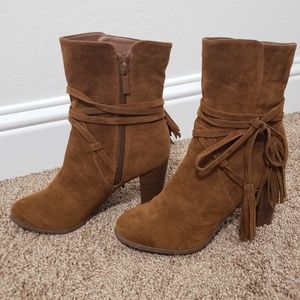 Breckelle's Hilary Chunky Heeled Booties NWOT
